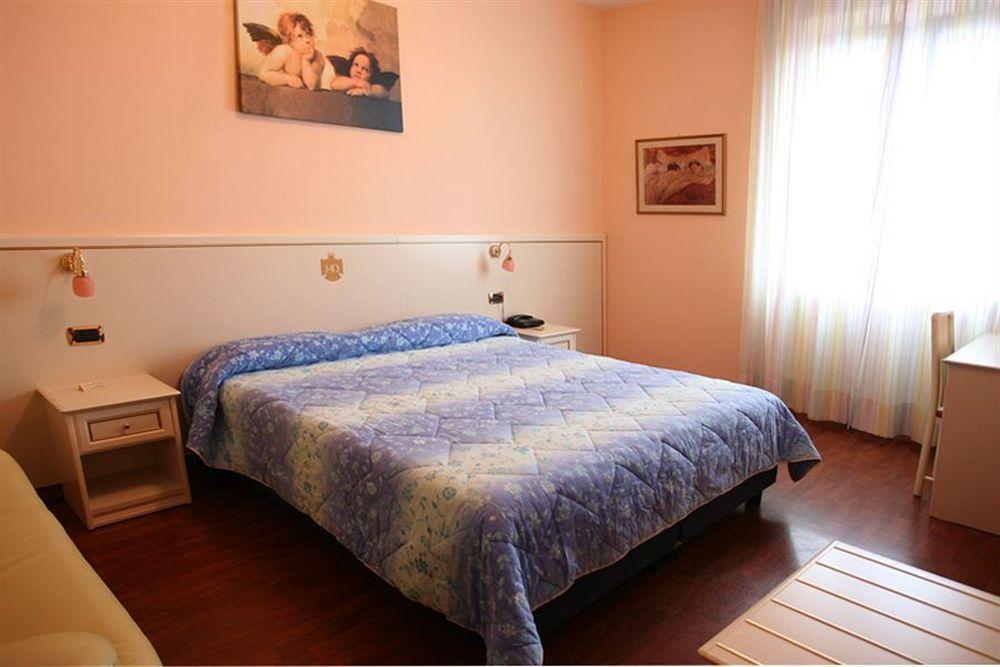 Hotel I Duchi Camerino Buitenkant foto