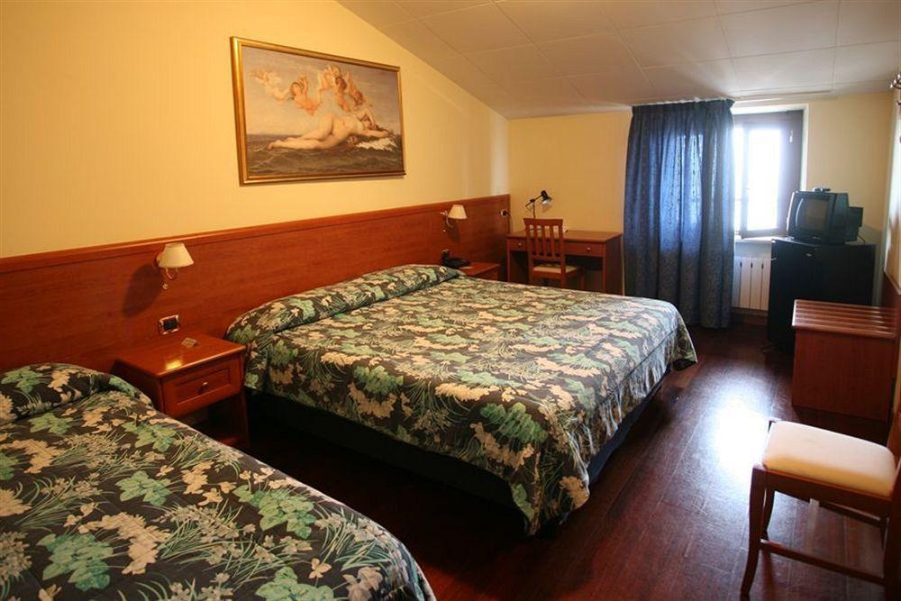 Hotel I Duchi Camerino Buitenkant foto