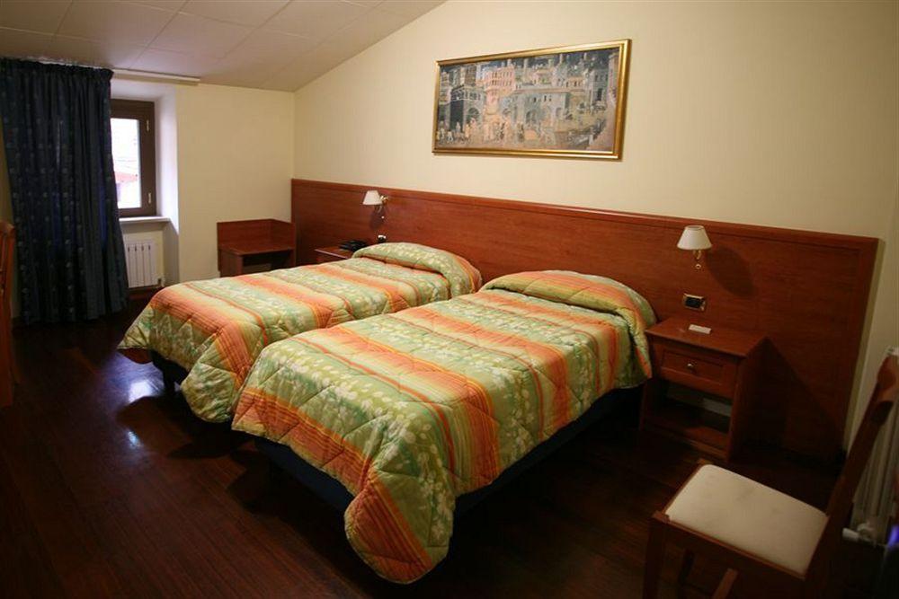 Hotel I Duchi Camerino Buitenkant foto